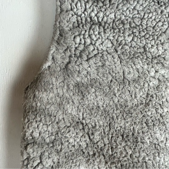 Simply southern Women’s faux fur vest size small lined gray - Picture 13 of 16